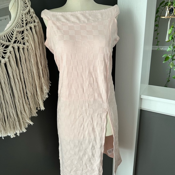 Urban Outfitters *NWT* baby pink dress with slit. - Picture 2 of 7